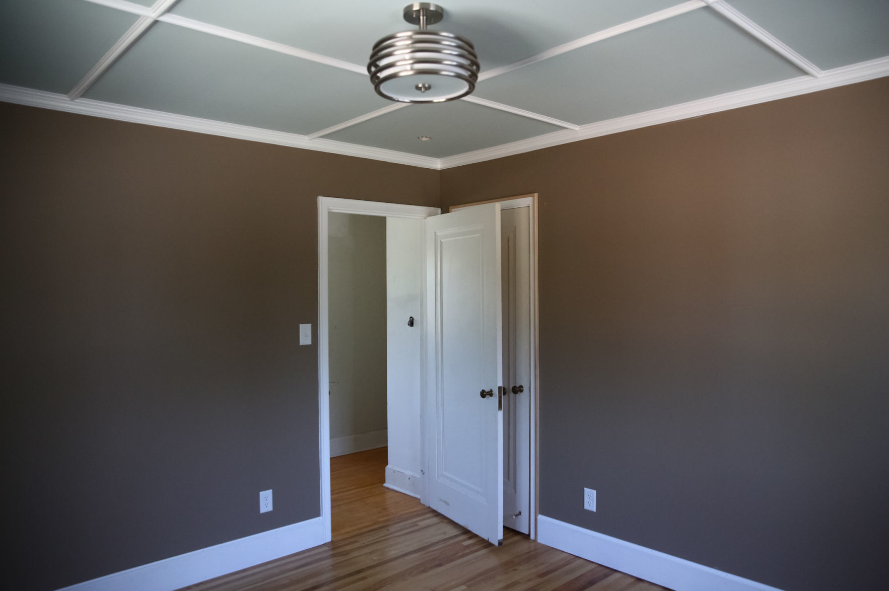 Egloff House - 312 E State St (25).jpg